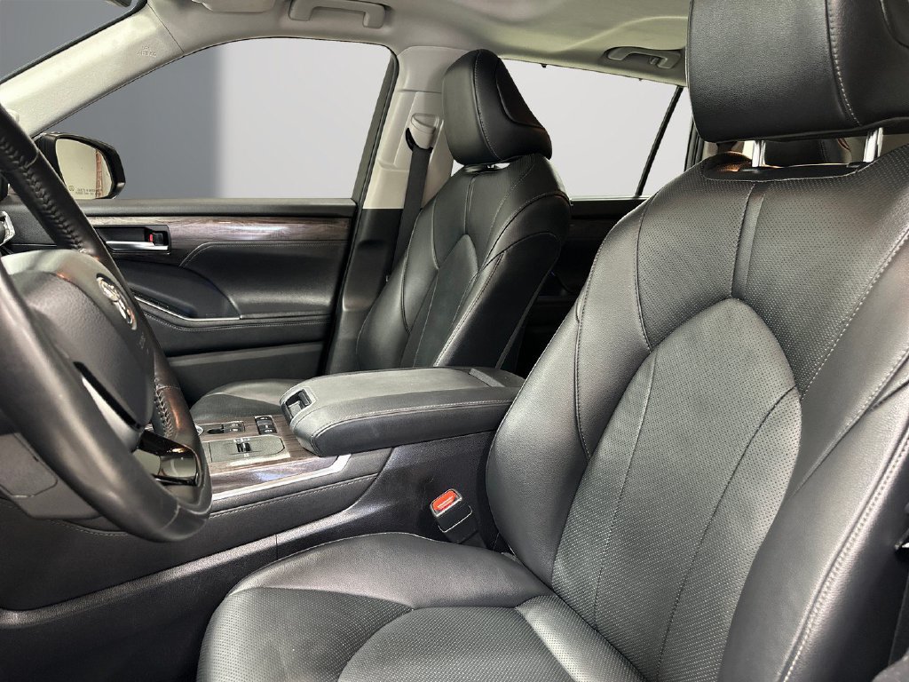 Used 2020 Toyota Highlander Limited FWD image 14