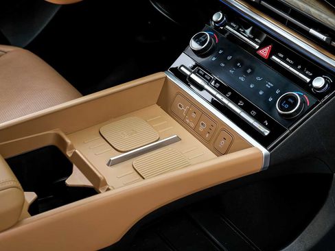 Used 2024 Hyundai Santa Fe Limited image 25