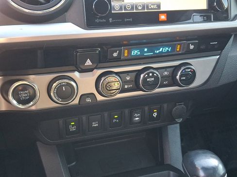 Used 2016 Toyota Tacoma Limited image 16