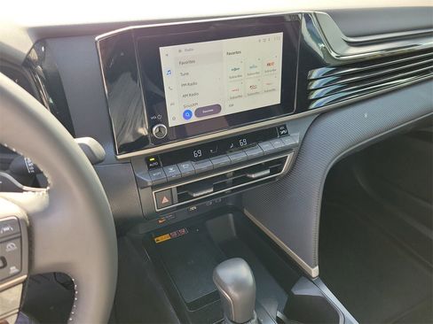 Used 2025 Toyota Camry SE image 24