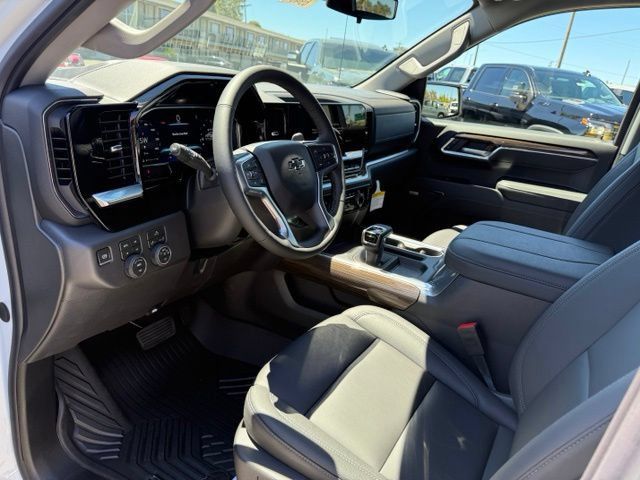New 2026 Chevrolet Silverado 1500 RST w/ Dark Appearance Package AWD/4WD image 13