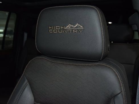 Used 2024 Chevrolet Suburban High Country image 41