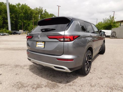 Used 2023 Mitsubishi Outlander SE FWD image 5