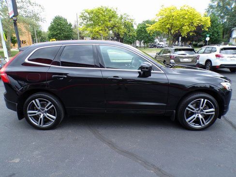 Used 2020 Volvo XC60 T6 Momentum w/ Protection Package AWD/4WD image 3