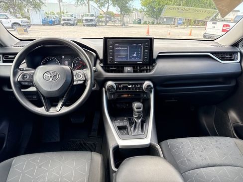 Used 2022 Toyota RAV4 XLE w/ Convenience Package FWD image 5