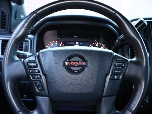 Used 2021 Nissan Titan PRO-4X w/ Pro-4x Convenience Package AWD/4WD image 14