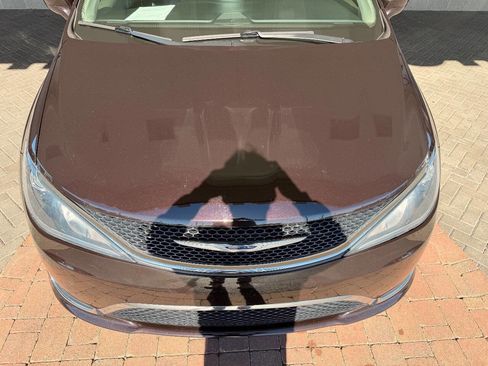 Used 2019 Chrysler Pacifica Touring-L image 21