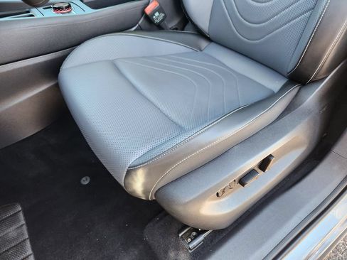 Certified 2025 Volkswagen Tiguan SE AWD/4WD image 20