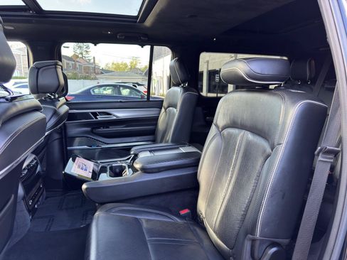 Used 2023 Jeep Grand Wagoneer Series II AWD/4WD image 32