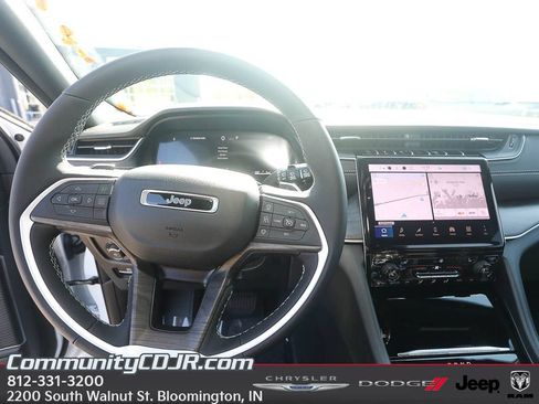 New 2025 Jeep Grand Cherokee L Limited AWD/4WD image 12