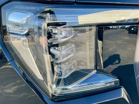 Used 2023 GMC Yukon AT4 w/ AT4 Premium Package image 8