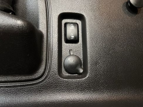 Used 2013 Ford Edge SEL image 29