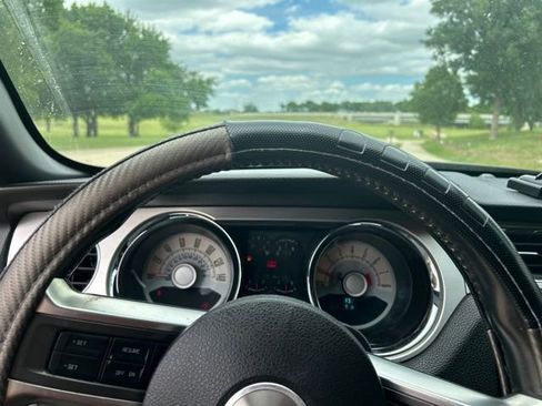 Used 2010 Ford Mustang GT RWD image 13