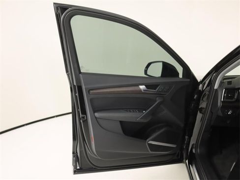 Certified 2025 Audi Q5 2.0T Premium Plus w/ Premium Plus Package image 10