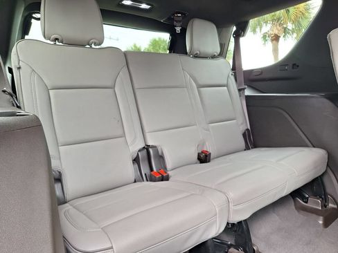 Used 2023 GMC Yukon SLT w/ SLT Luxury Package RWD image 32
