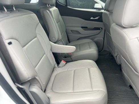 Used 2023 GMC Acadia SLT w/ Preferred Package image 6