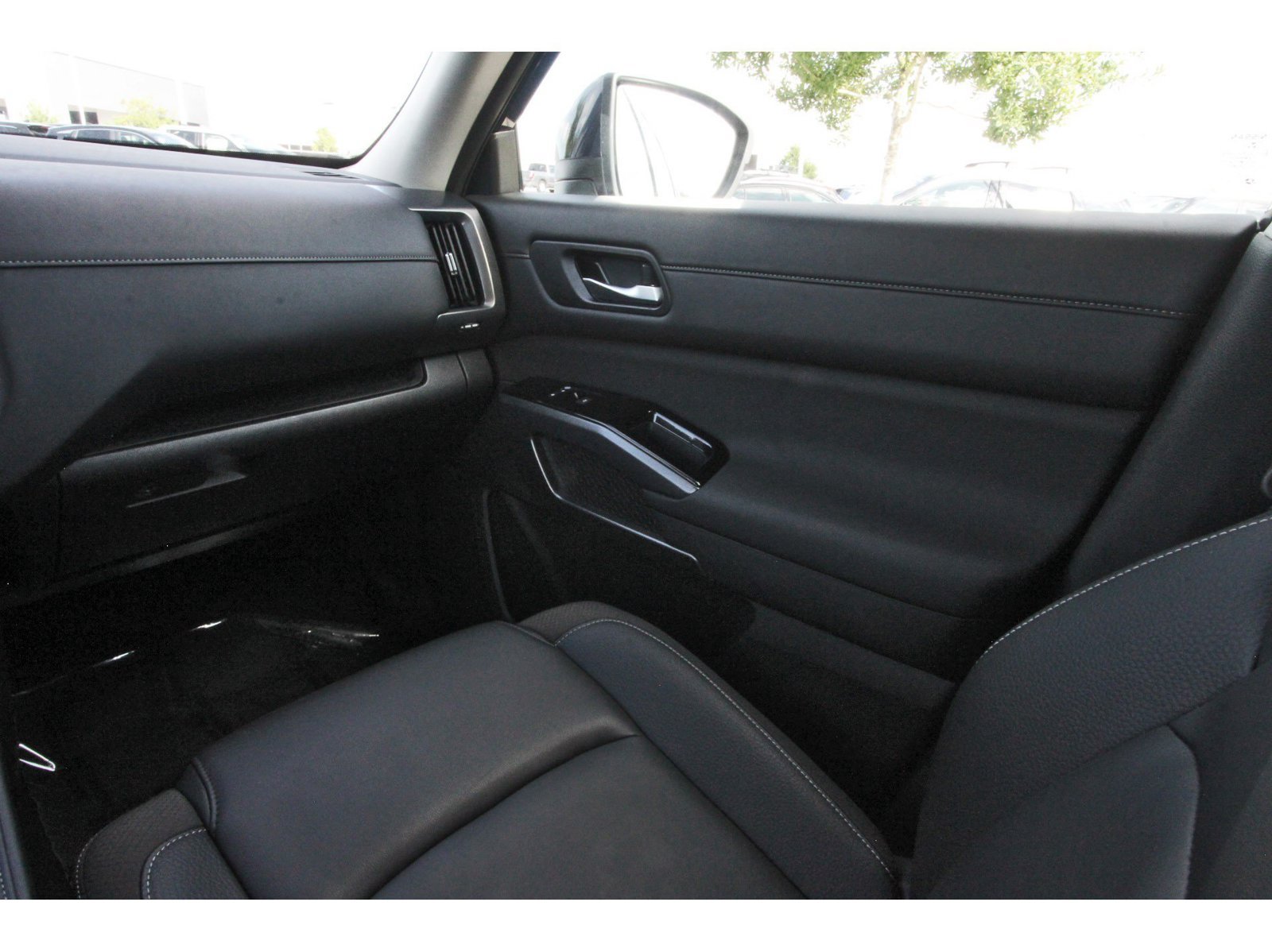 Certified 2025 Nissan Pathfinder SL FWD image 14