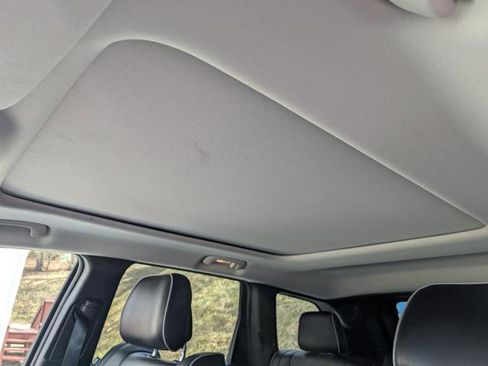 Used 2011 Jeep Grand Cherokee Overland image 7