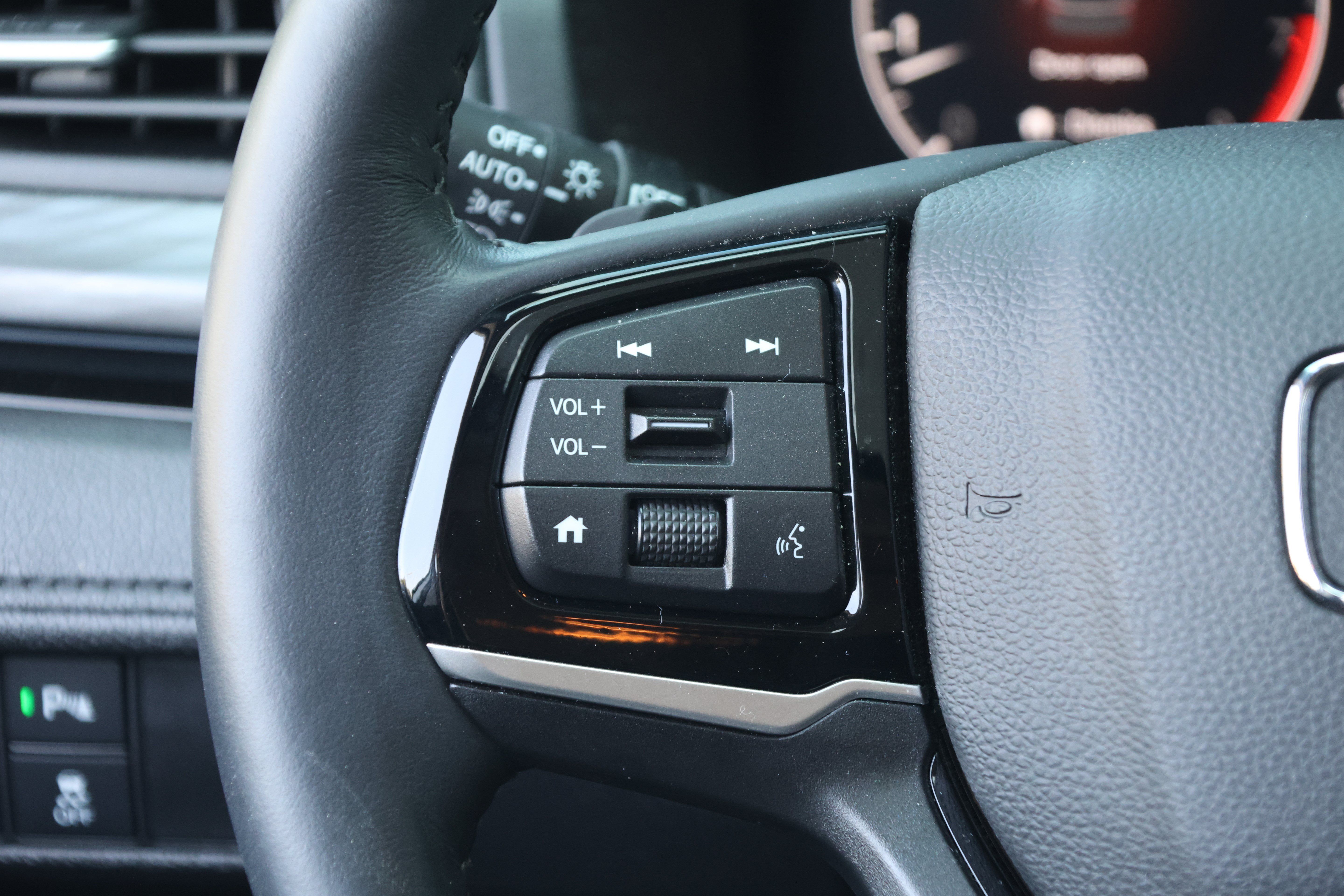 Used 2025 Honda Odyssey Elite image 19