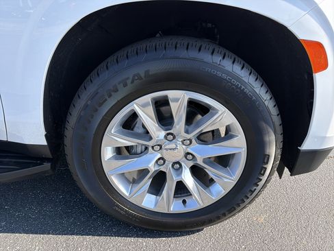 Used 2024 Chevrolet Suburban Premier image 12