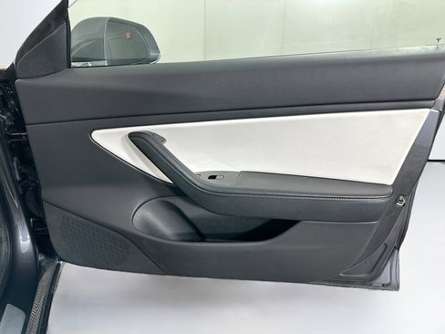 Used 2019 Tesla Model 3 Standard Range image 30