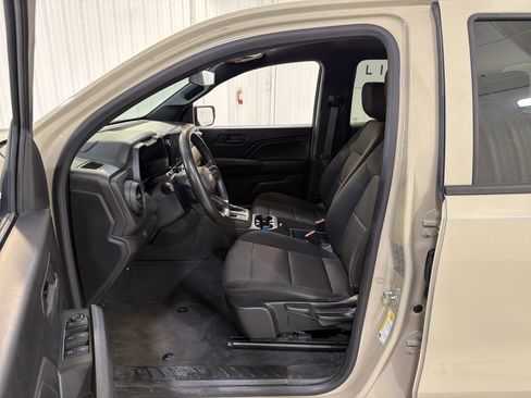 Used 2023 Chevrolet Colorado W/T image 10