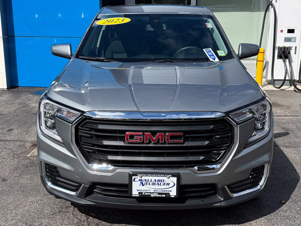 Used 2023 GMC Terrain SLE AWD/4WD image 2