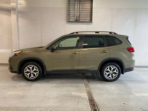 Used 2022 Subaru Forester Premium AWD/4WD image 9