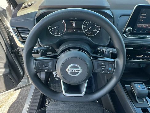 Used 2021 Nissan Rogue SV image 18