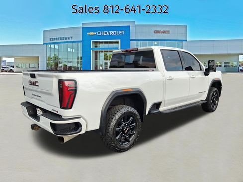 Used 2024 GMC Sierra 2500 AT4 w/ AT4 Premium Plus Package AWD/4WD image 7