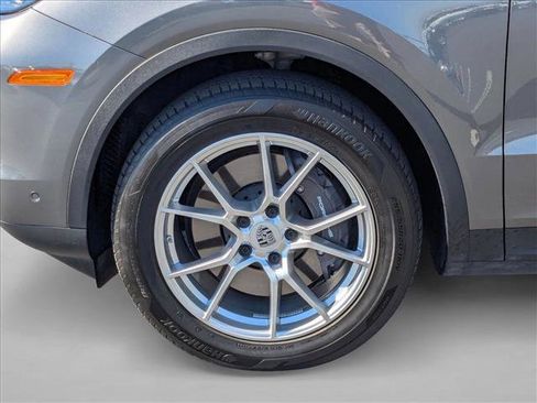 Used 2024 Porsche Cayenne image 19