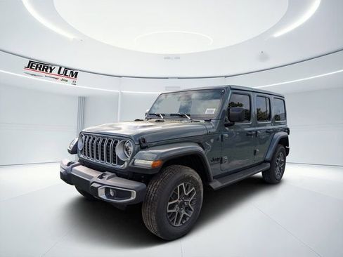 New 2026 Jeep Wrangler Unlimited Sahara AWD/4WD image 7