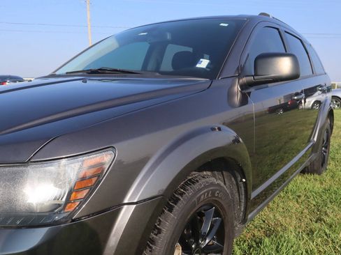 Used 2020 Dodge Journey SE w/ Blacktop Package FWD image 18