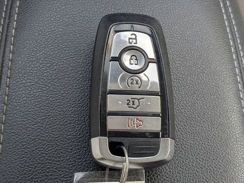 Used 2022 Ford Escape SEL w/ Technology Package FWD image 31