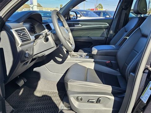 Used 2023 Volkswagen Atlas Cross Sport SE w/ Panoramic Sunroof Package image 5