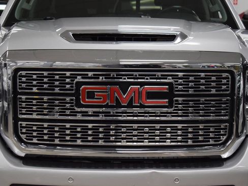 Used 2019 GMC Sierra 2500 Denali w/ Duramax Plus Package image 6