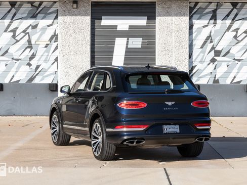 Used 2022 Bentley Bentayga image 12