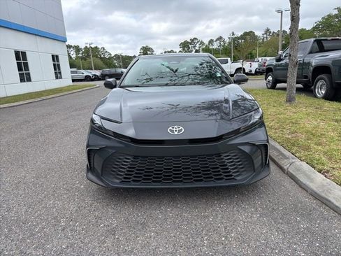 Used 2025 Toyota Camry SE FWD image 2