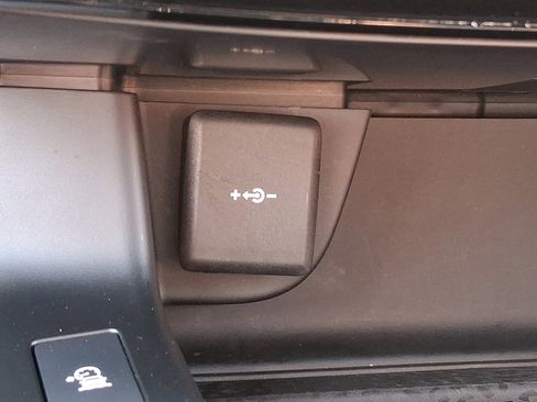 Certified 2024 Jaguar E-PACE R-Dynamic SE image 26