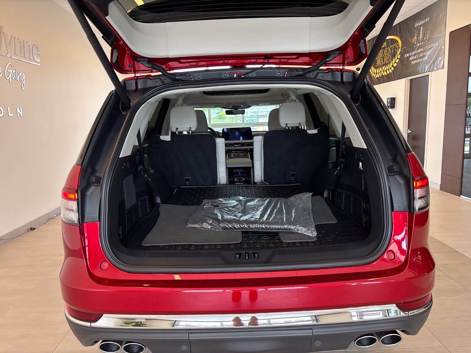 Certified 2026 Lincoln Aviator AWD image 10