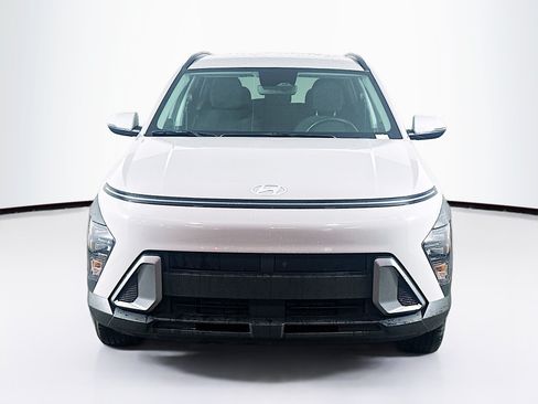 Used 2024 Hyundai Kona SEL AWD/4WD image 2