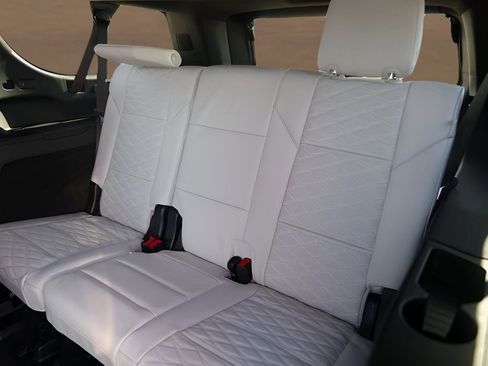 Certified 2025 Cadillac Escalade ESV Premium Luxury Platinum image 26