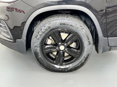 Used 2020 Chevrolet Trax LT w/ LT Convenience Package image 25