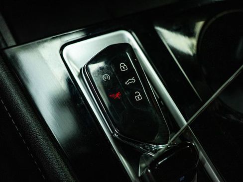 Used 2024 Volkswagen Atlas SE image 24