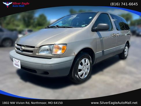 Used 2000 Toyota Sienna LE FWD image 1