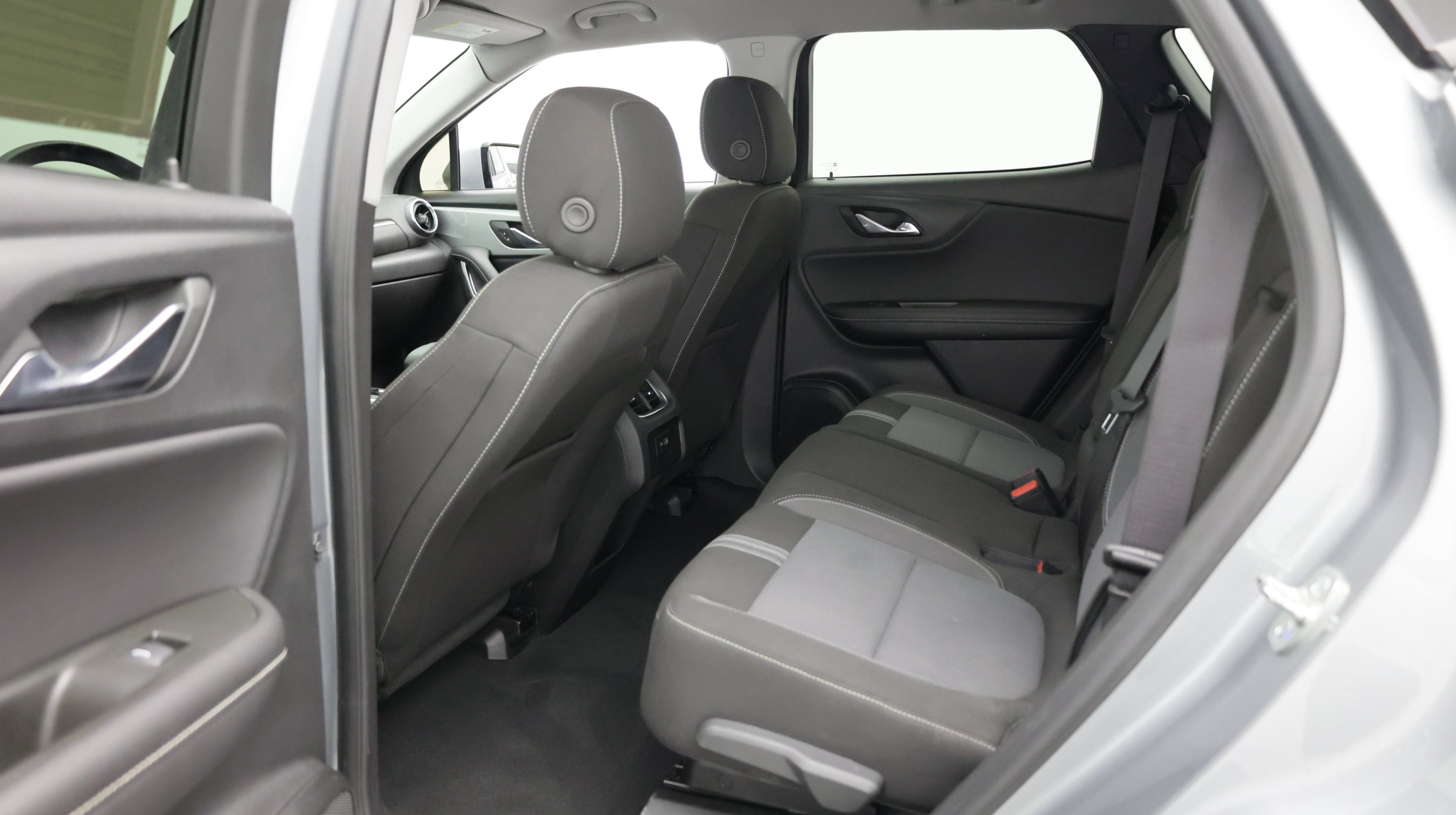 Used 2025 Chevrolet Blazer LT FWD image 28