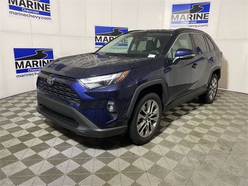 Used 2022 Toyota RAV4 XLE Premium image 11
