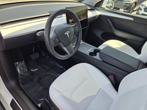 Used 2023 Tesla Model Y Long Range AWD/4WD image 10