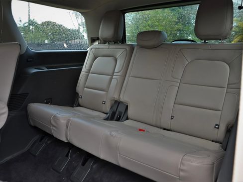 Used 2022 Lincoln Navigator Reserve image 19