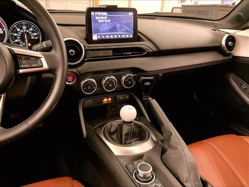 Used 2022 MAZDA MX-5 Miata Grand Touring RWD image 6